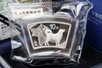 30g Hund Bogen Fan-Shaped Silber PP in der Folie mit Zettel 2018 CHINA
